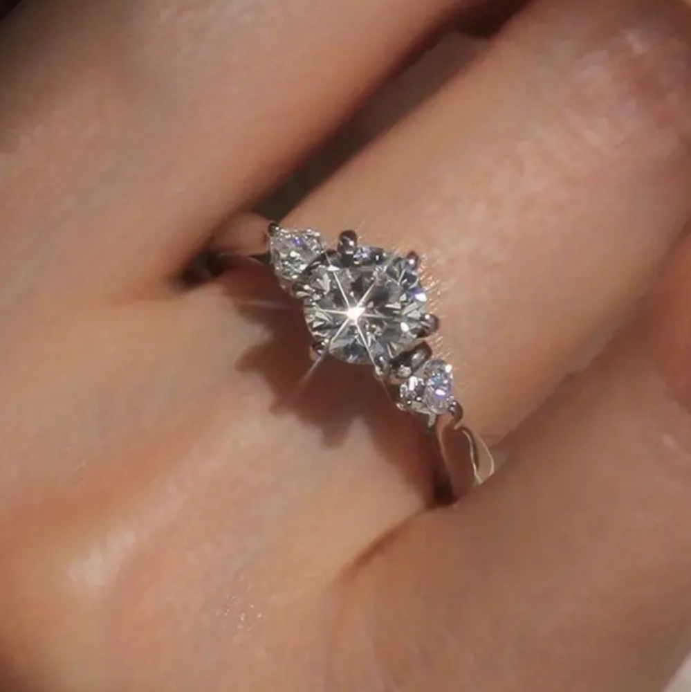 🆕️Zircon Engagement Ring 💍💎 - Picture 3 of 9